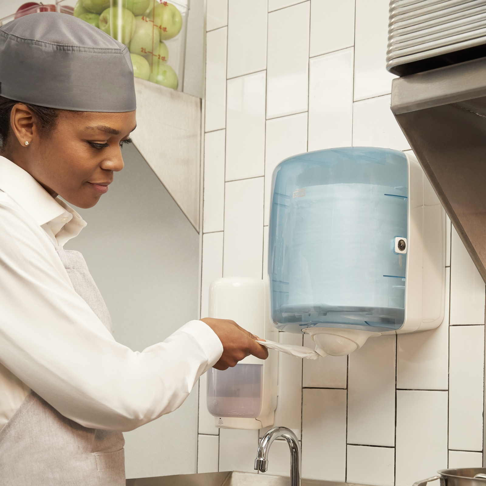 Рушники Tork Reflex в рулонах з центральною витяжкою, білі, 1 шар, 300 м, 857 листів, 1 рулон