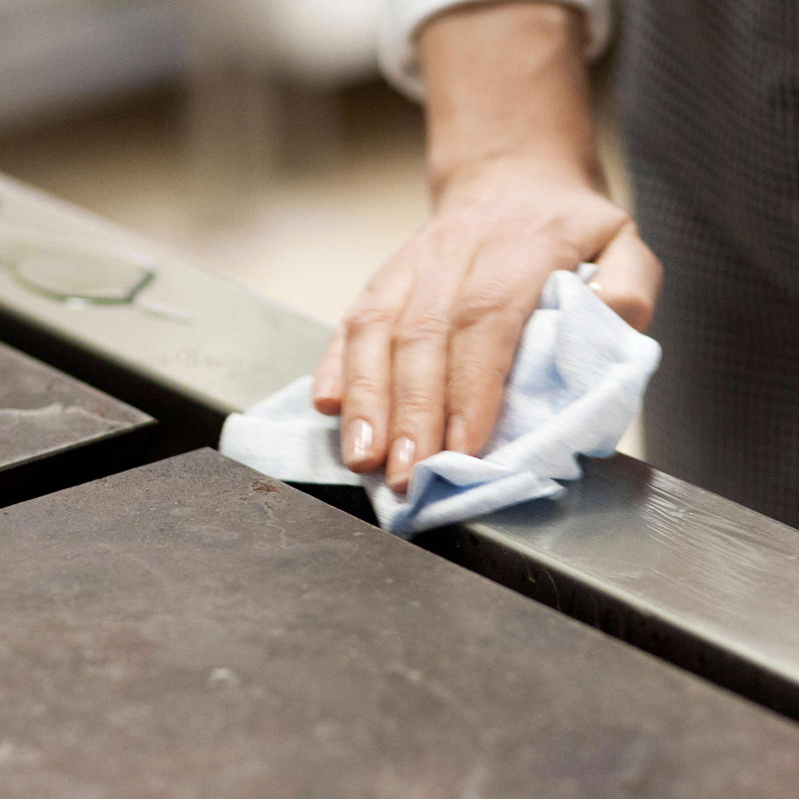 Нетканий матеріал для протирання в рулонах Tork Premium, білий, 152 м, 400 листів, 1 рулон