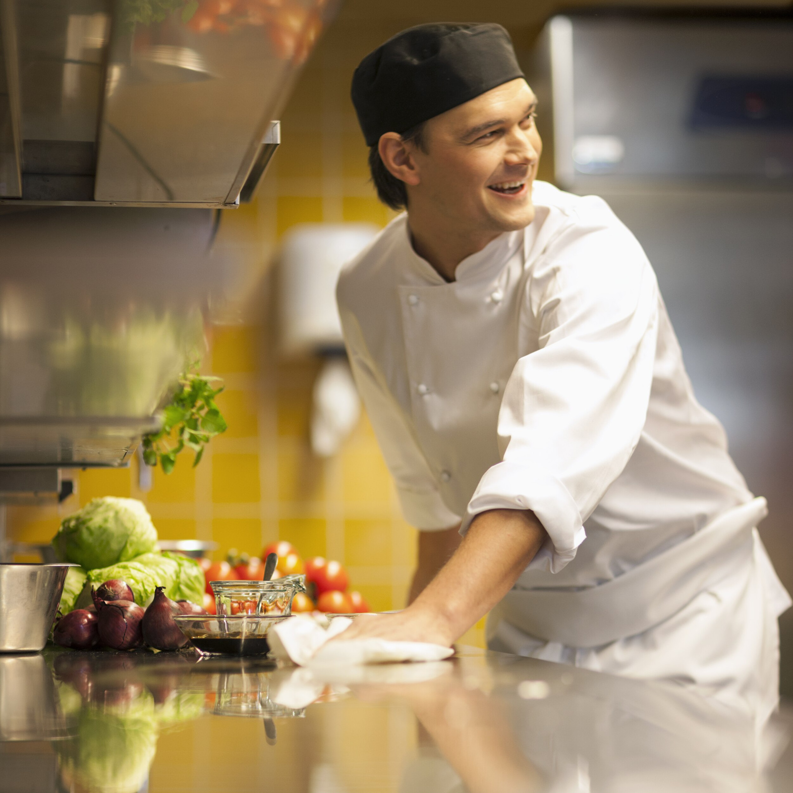 Диспенсер Tork Elevation для рушників в рулонах з центральною витяжкою, білий