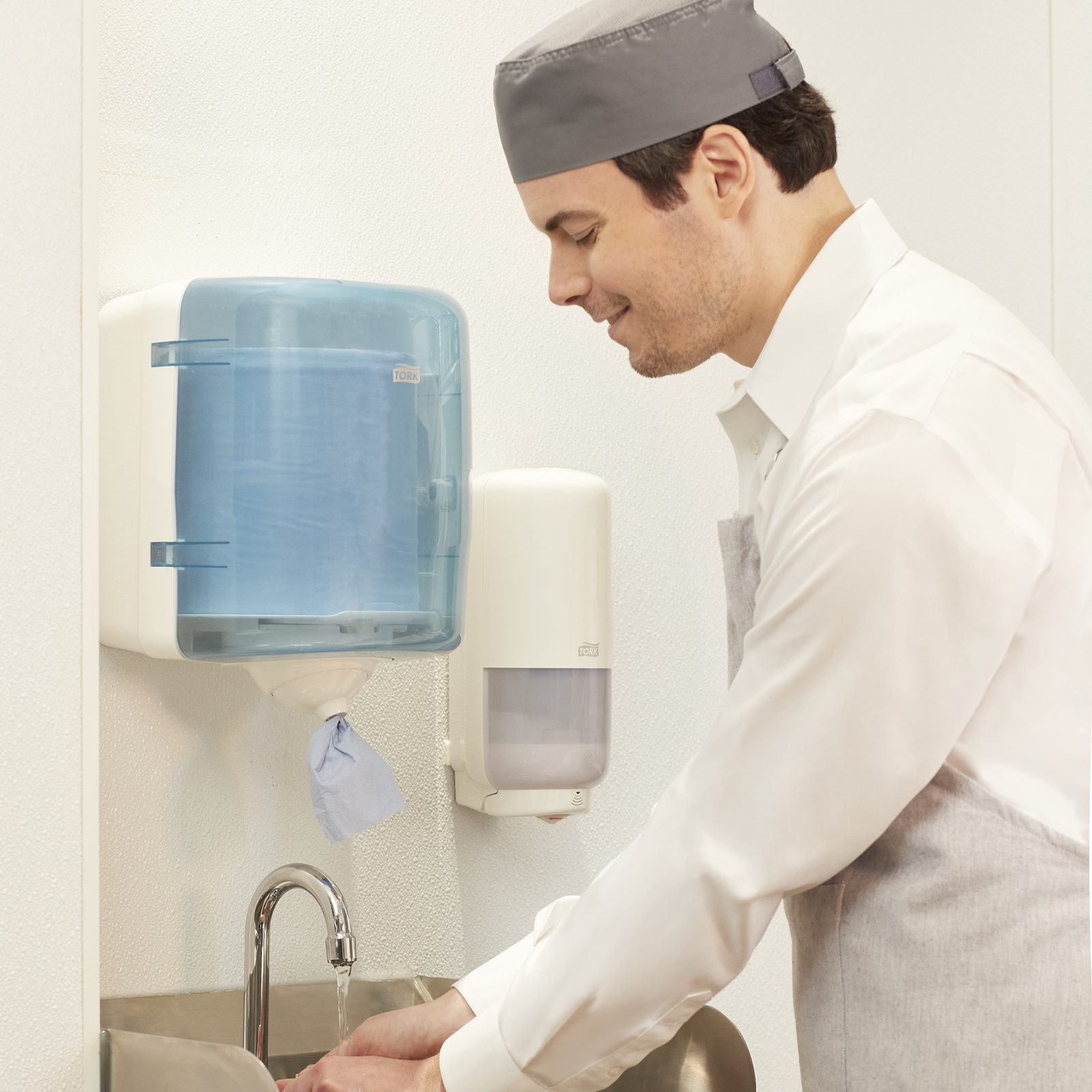 Рушники Tork Reflex в рулонах з центральною витяжкою, білі, 1 шар, 300 м, 857 листів, 1 рулон