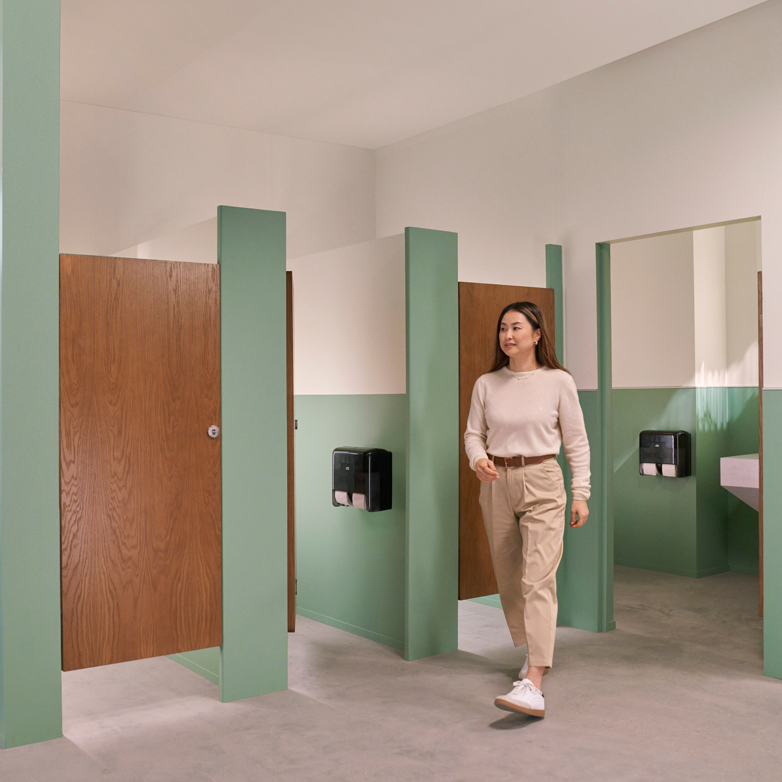 Екстра м'який туалетний папір в рулонах Tork OptiServe Premium без втулки, білий, 3 шари, 550 відривів, 1 рулон