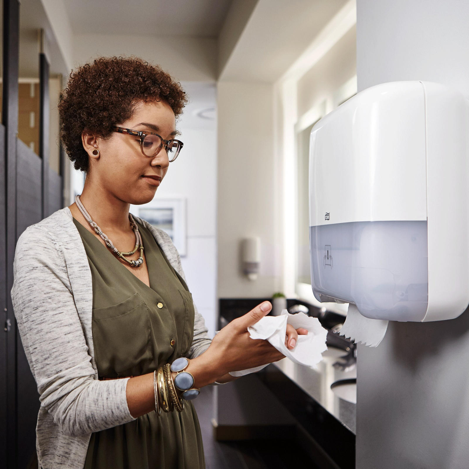 Рушники в рулонах Tork Matic Advanced Soft, білі, 2 шари, 150 м, 600 листів, 1 рулон