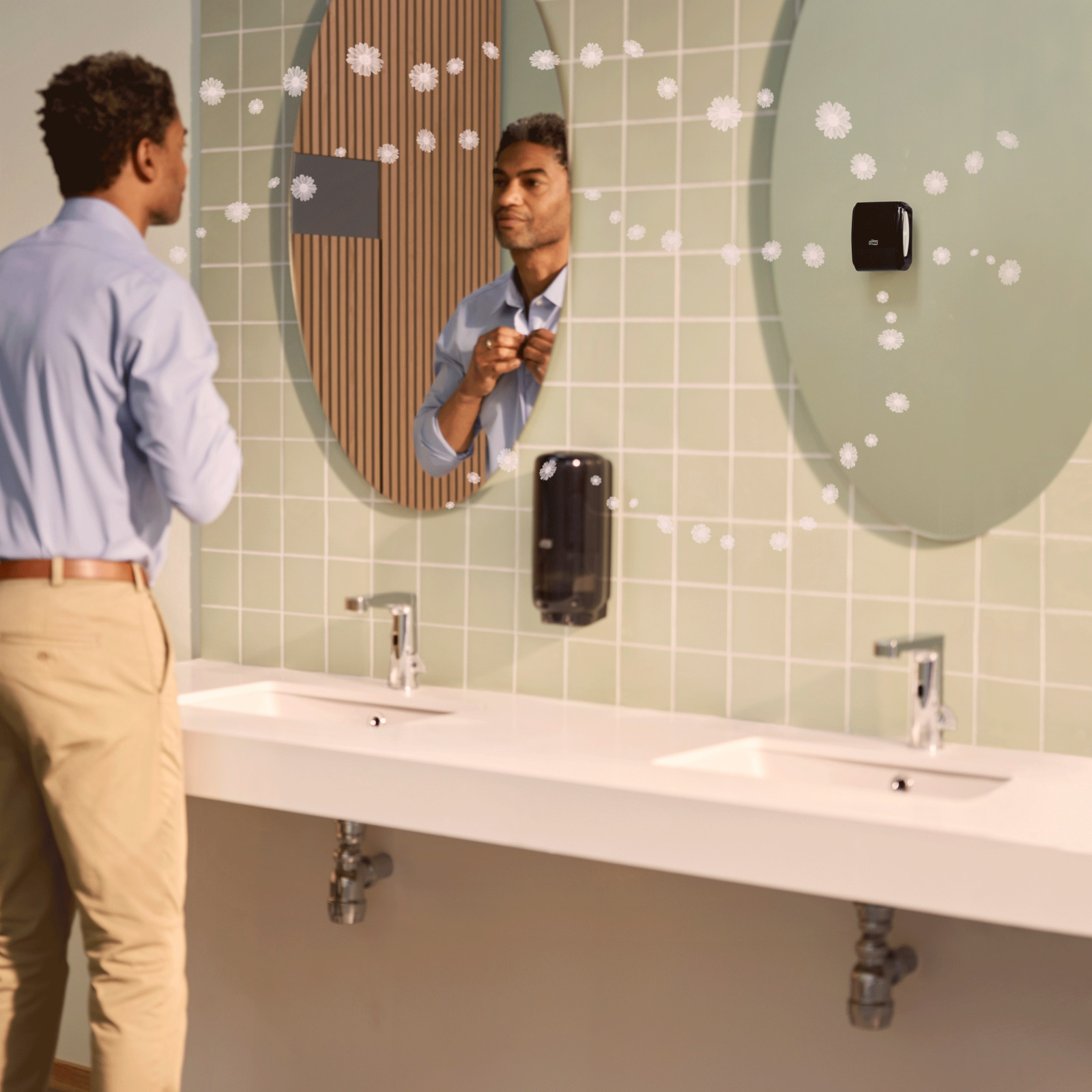 Диспенсер Tork Elevation для освіжувача повітря постійної дії, чорний