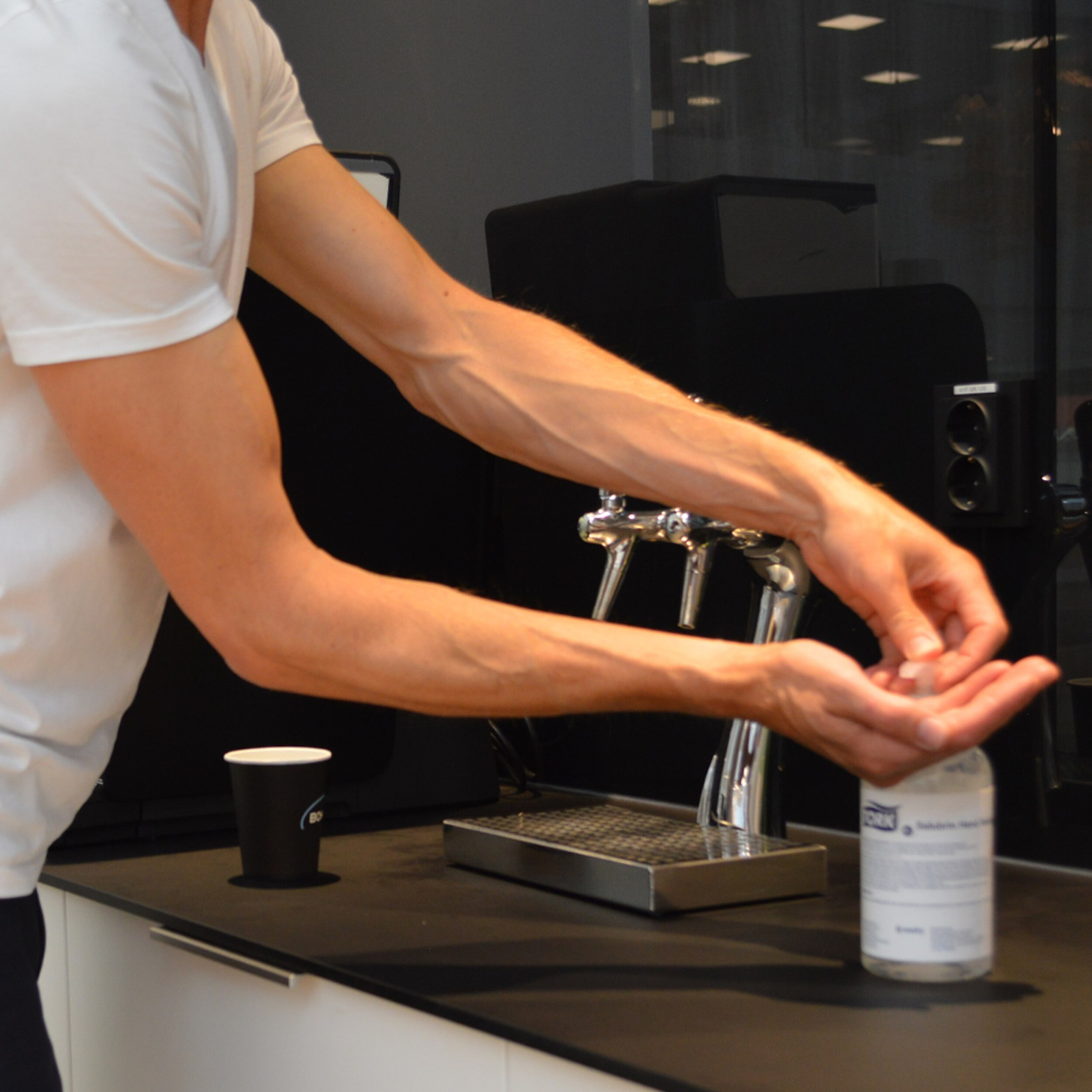 Дезінфікуючий гель для рук Tork Salubrin, 500 мл