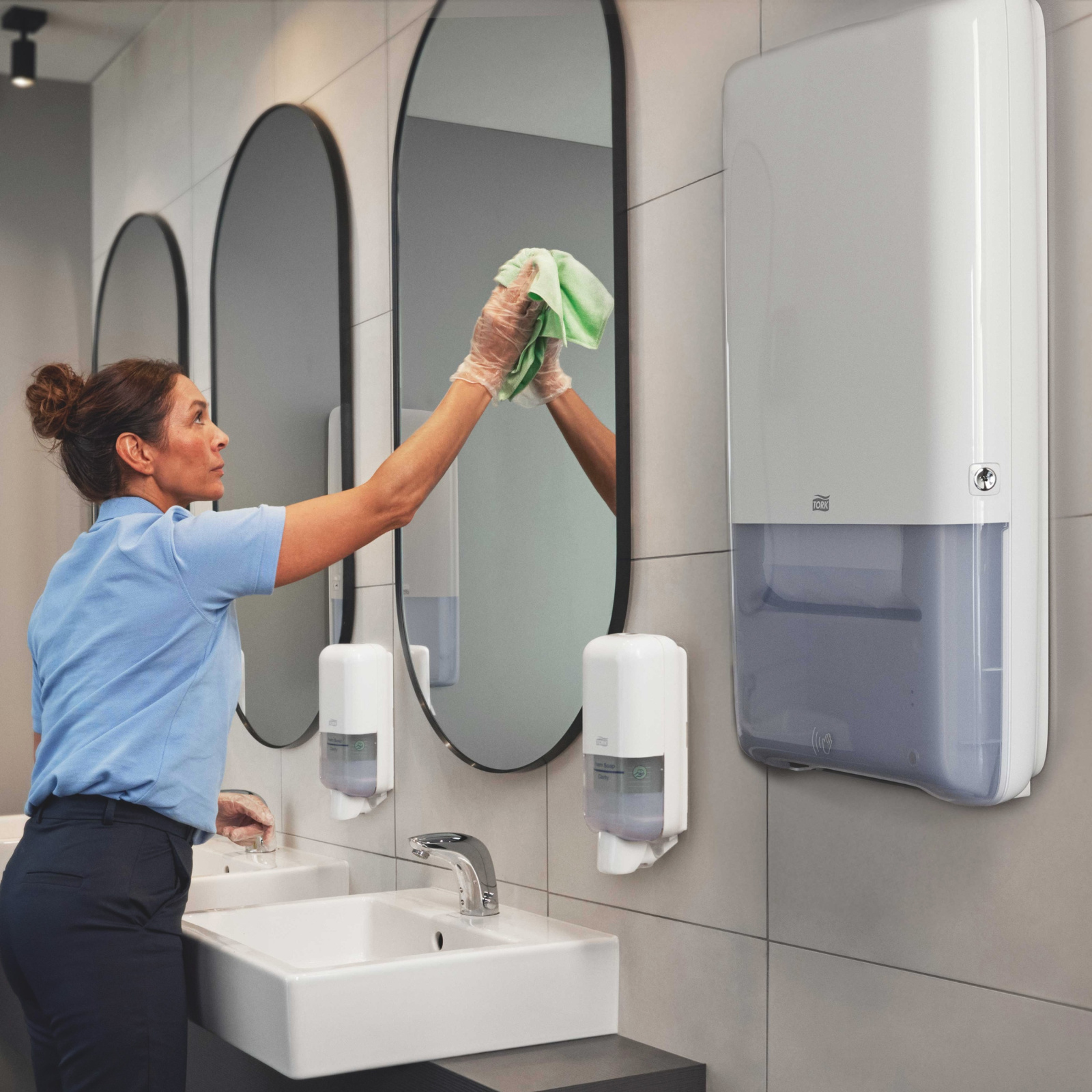 Диспенсер Tork PeakServe Elevation для листових рушників з безперервною подачею, білий