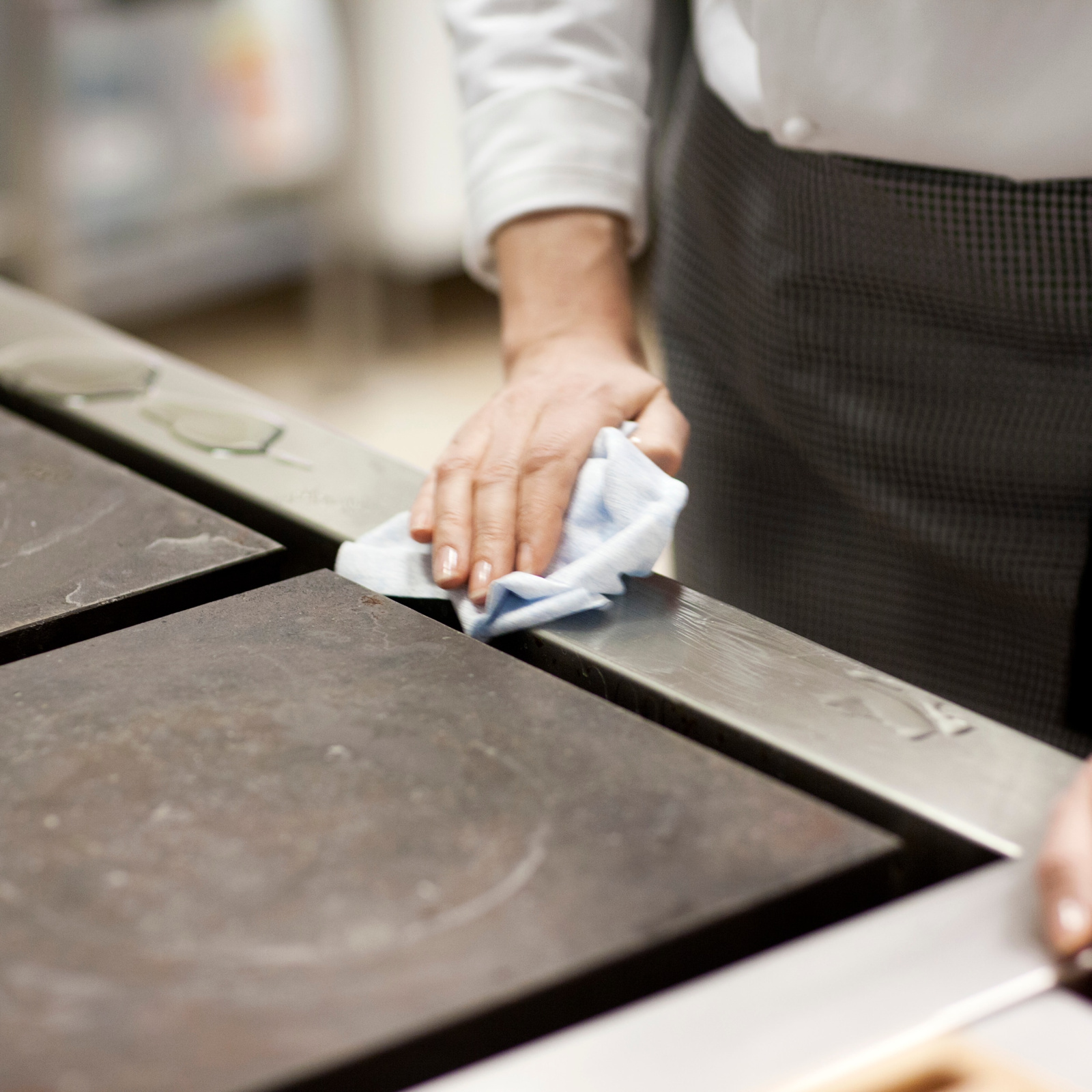 Нетканий матеріал для протирання в серветках Tork Premium для кухні, білий, 75 листів