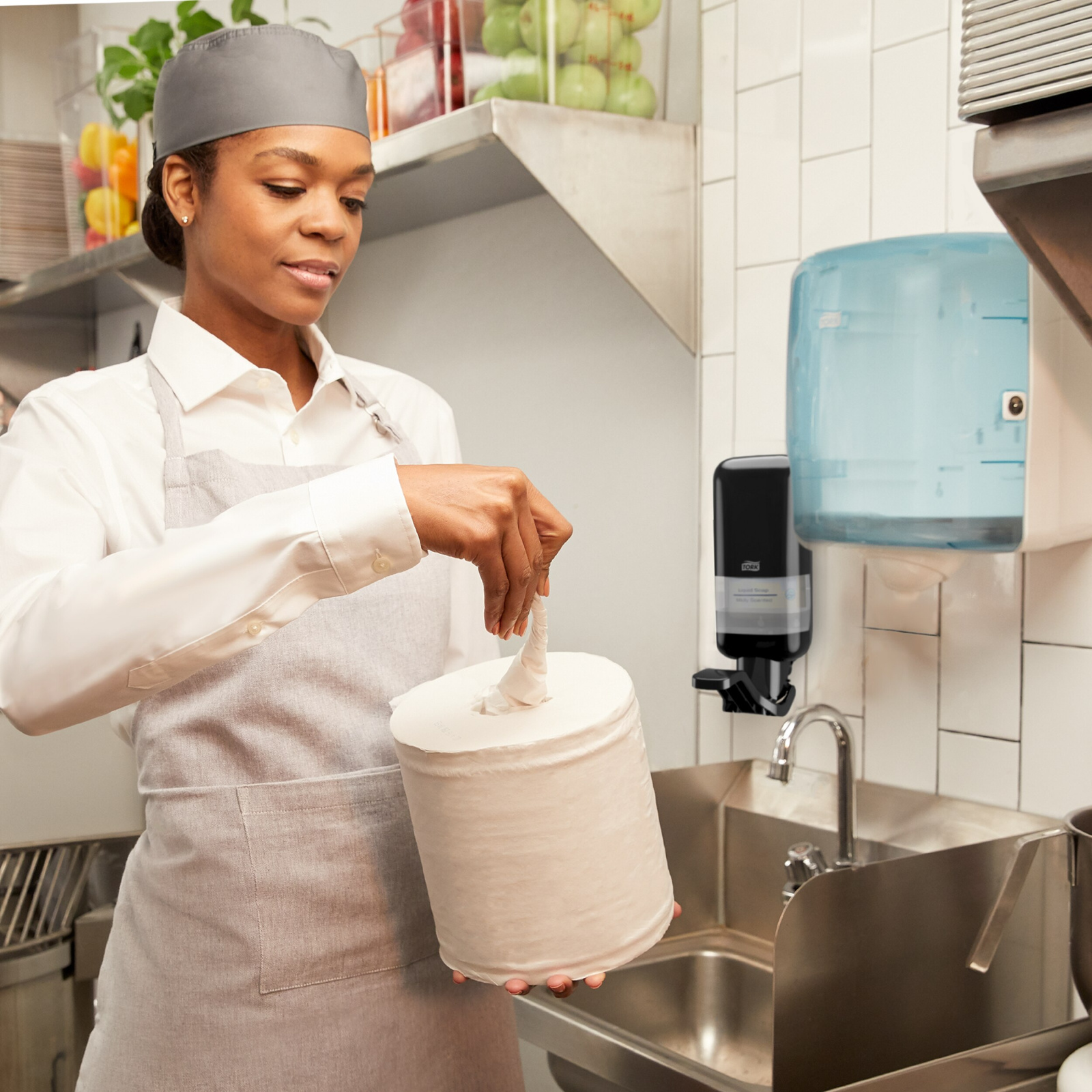 Диспенсер Tork Elevation для рідкого мила з ліктьовим приводом, чорний, 1 л