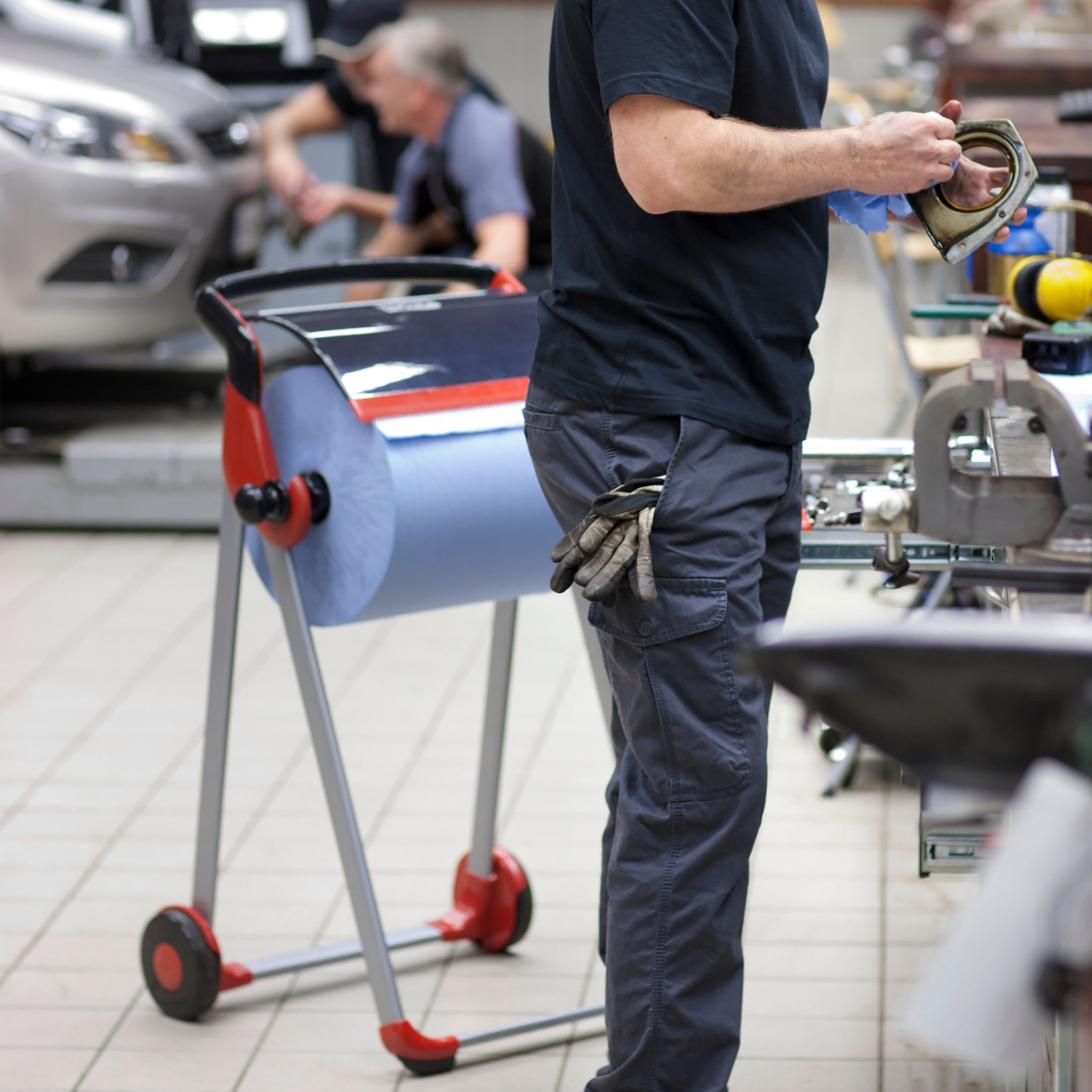 Папір для протирання підвищеної міцності Tork Industrial Advanced для видалення олії та жиру, блакитний, 3 шари, 119 м, 350 листів, 1 рулон